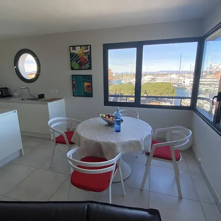 De Luxe 4 Etoiles Avec Climatisation Et Parking A Canet-plage - Fr-1-750-74 דירה קאנט אן רוסיון