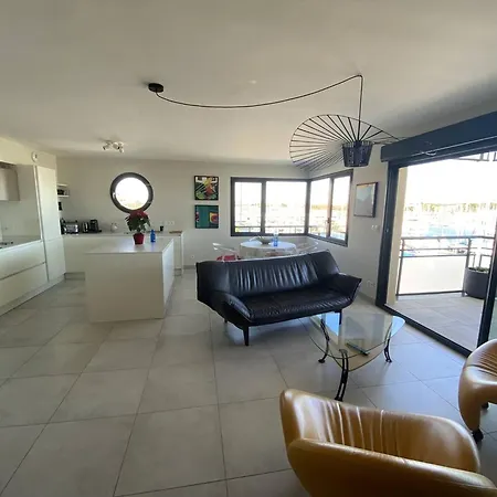 De Luxe 4 Etoiles Avec Climatisation Et Parking A Canet-plage - Fr-1-750-74 דירה